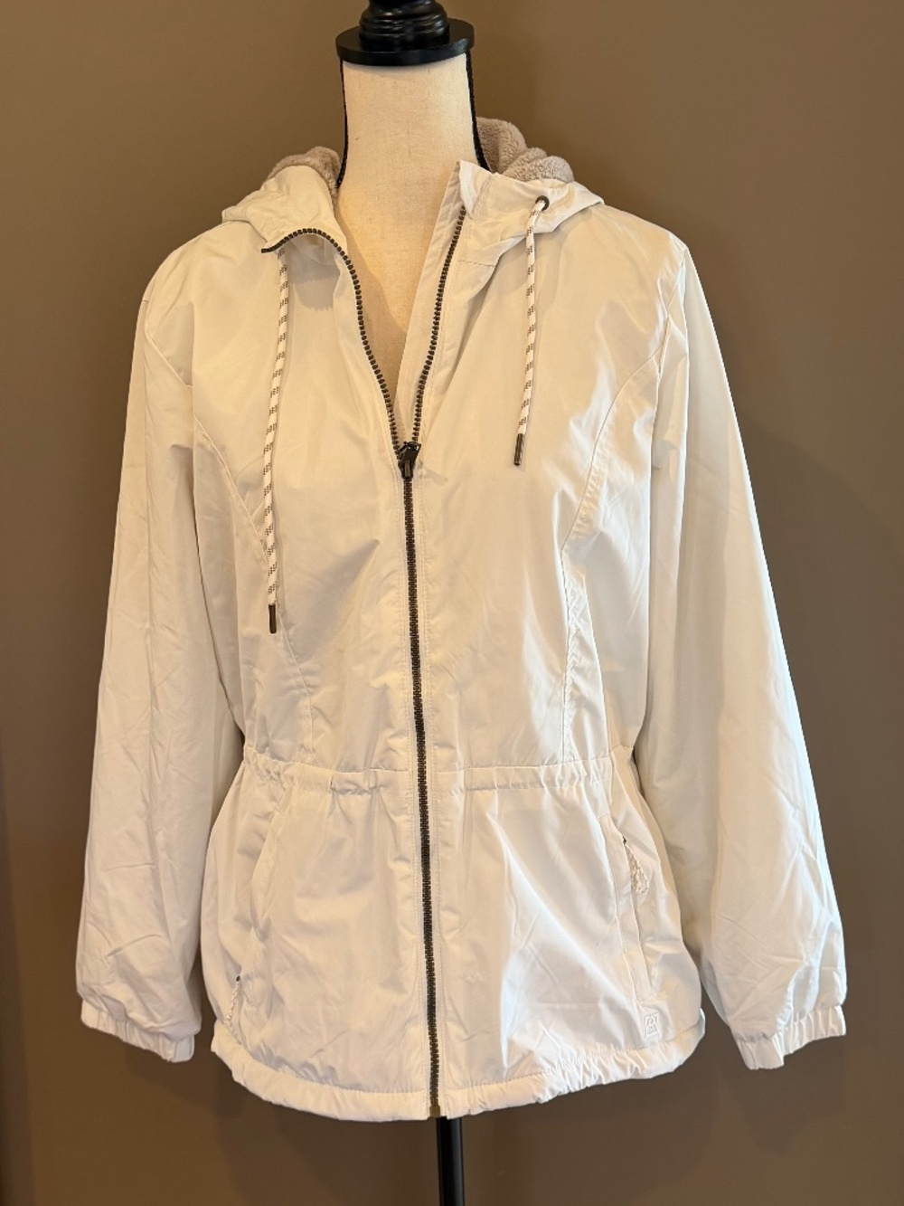 NWT Avalanche Cream Hooded Plush Lined Jacket, Size Large